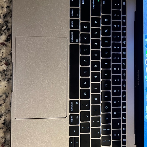 MacBook Pro - Picture 4 of 4